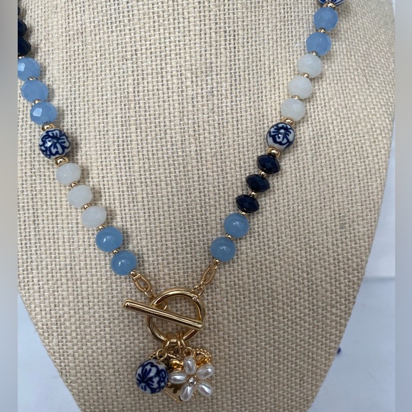 True To Form blue beaded Necklace toggle closure  16” - Picture 2 of 4